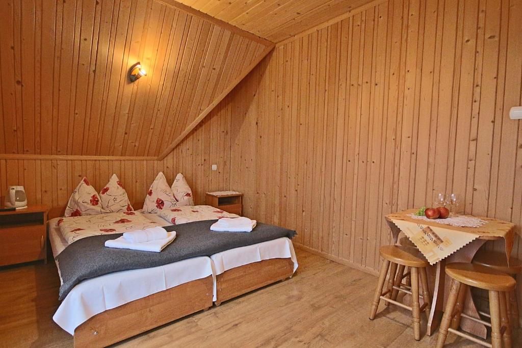 Quadruple Room with Mountain View at Noclegi Brzegi